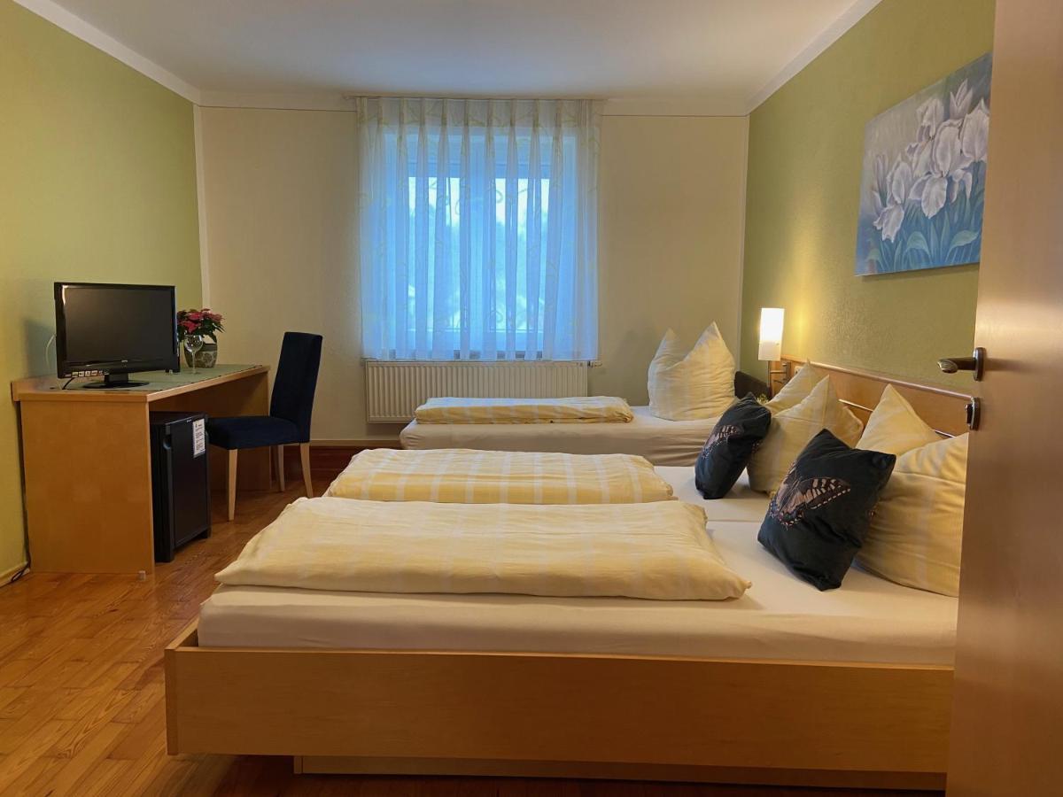 Hotel Goldener Loewe Gunzburg Bagian luar foto