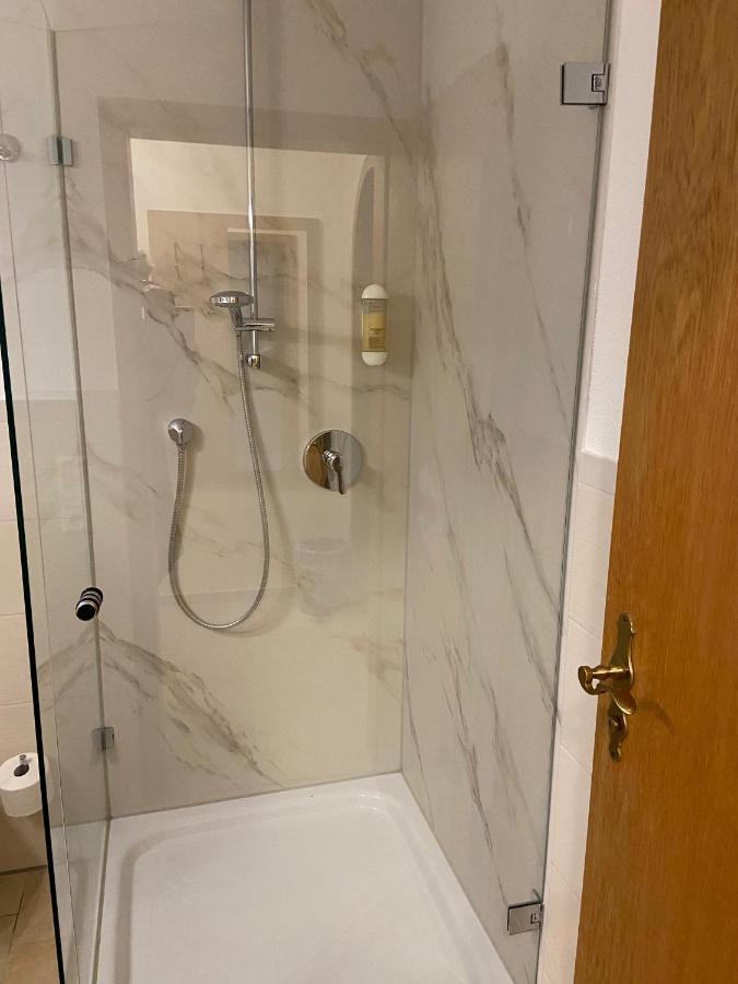 Hotel Goldener Loewe Gunzburg Bagian luar foto