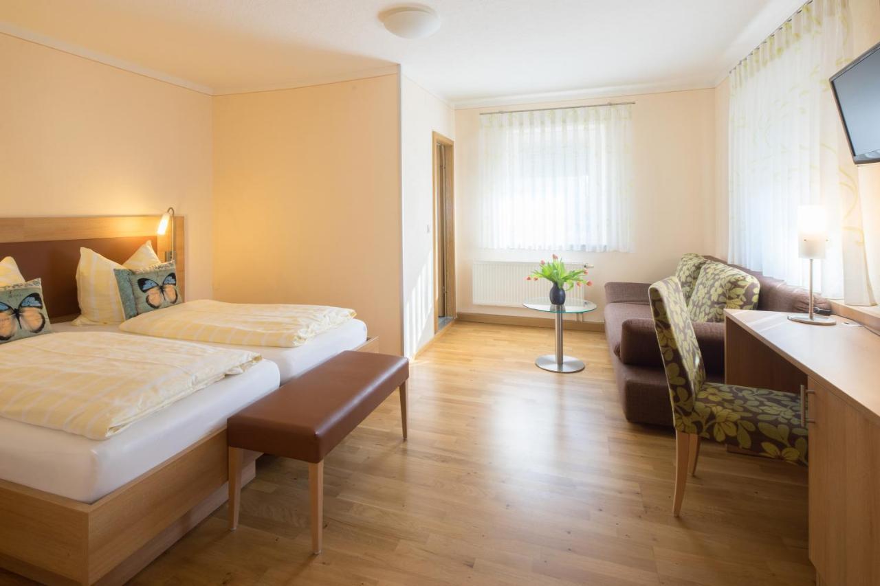 Hotel Goldener Loewe Gunzburg Bagian luar foto
