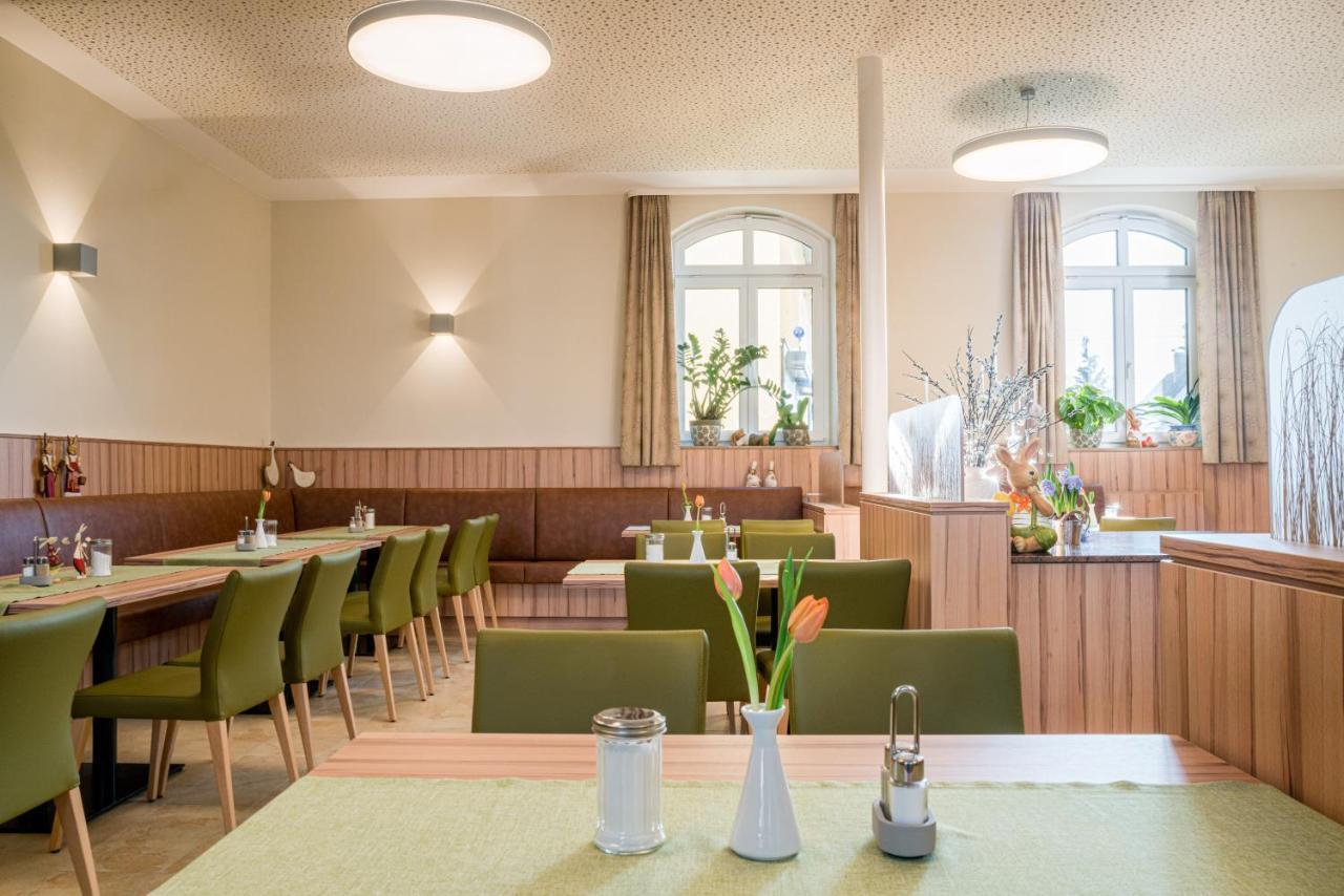 Hotel Goldener Loewe Gunzburg Bagian luar foto
