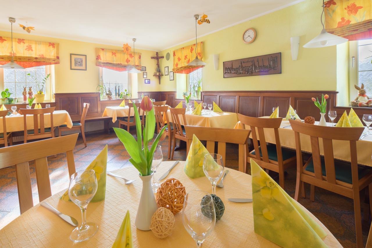 Hotel Goldener Loewe Gunzburg Bagian luar foto