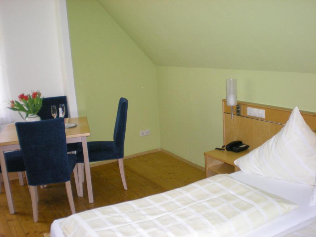 Hotel Goldener Loewe Gunzburg Ruang foto