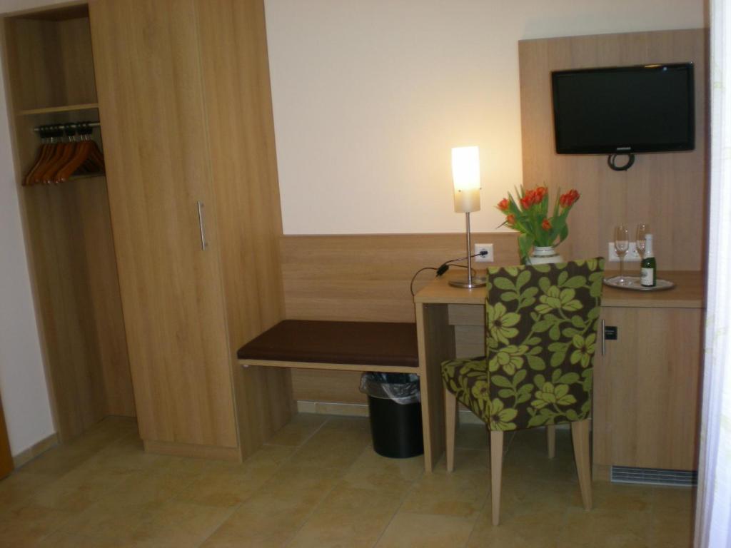 Hotel Goldener Loewe Gunzburg Ruang foto