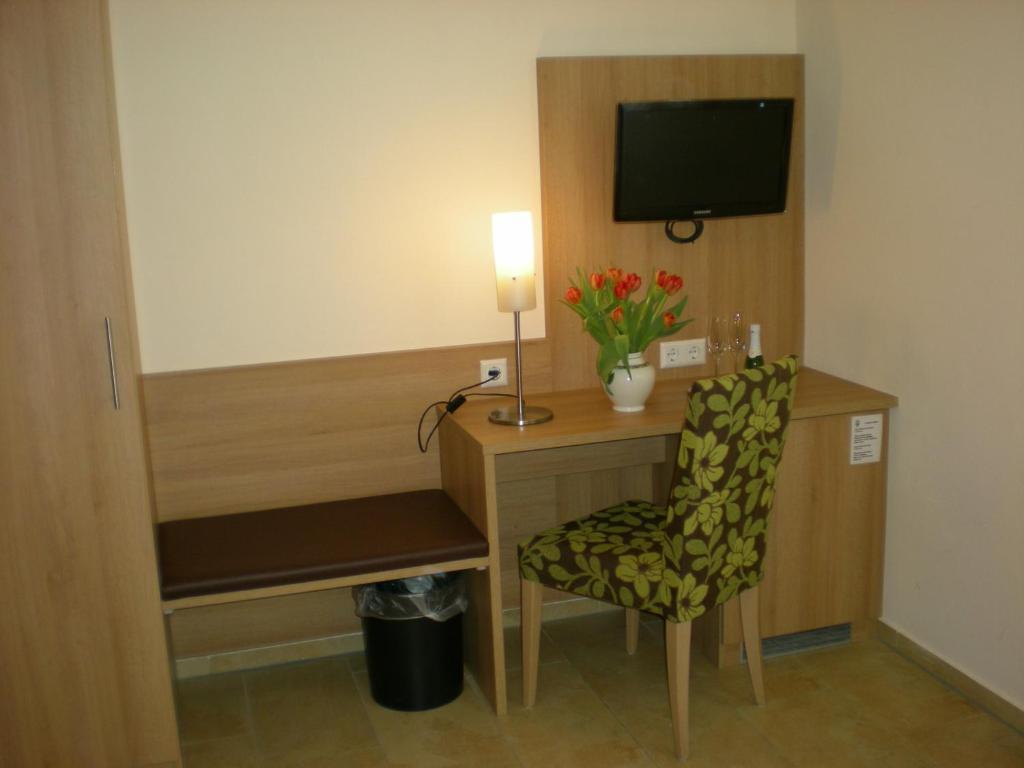 Hotel Goldener Loewe Gunzburg Ruang foto